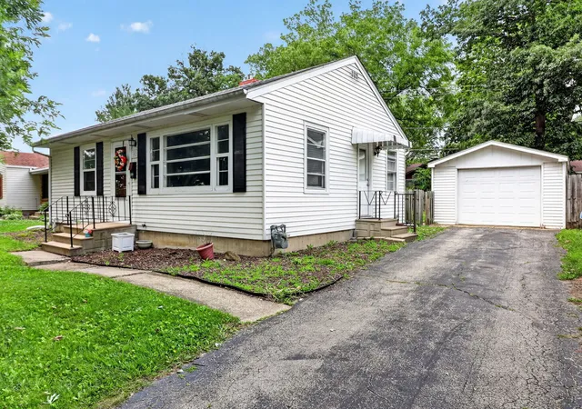 Homes for sale in De Kalb, IL | 152 Tilton Park Dr, De Kalb, IL 60115 | MLS# 12691814