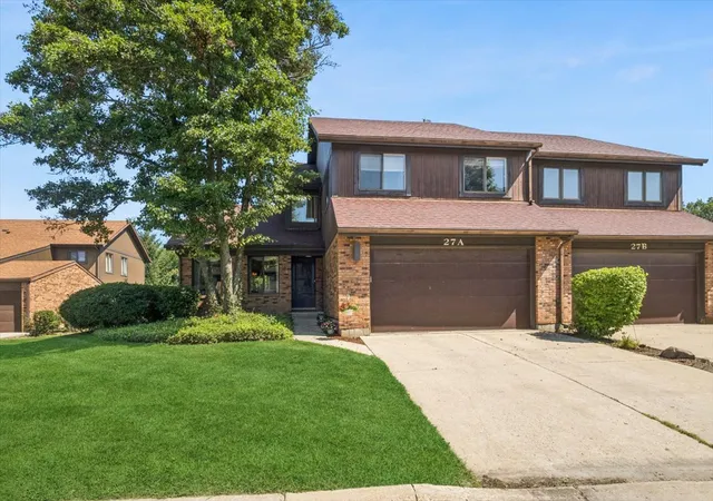Homes for sale in Elgin, IL | 27 Creekside Cir #A, Elgin, IL 60123 | MLS# 12691823