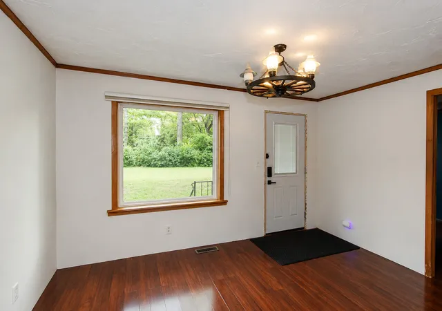 Photo 3 of Single family home for sale at 403 Maplewood Dr, Lakemoor, IL 60051 | MLS# 12691835 | Listing updated on 2026-08-22