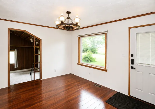 Photo 4 of Single family home for sale at 403 Maplewood Dr, Lakemoor, IL 60051 | MLS# 12691835 | Listing updated on 2026-08-22