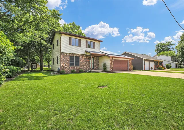 Homes for sale in Leroy, IL | 1009 N West St N, Leroy, IL 61752 | MLS# 12691836