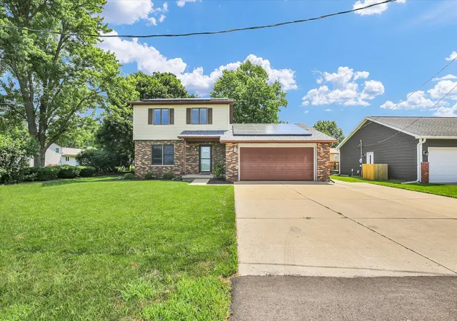 Homes for sale in Leroy, IL | 1009 N West St N, Leroy, IL 61752 | MLS# 12691836