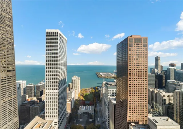 2nd image of 800 N Michigan Ave, Chicago, IL 60611