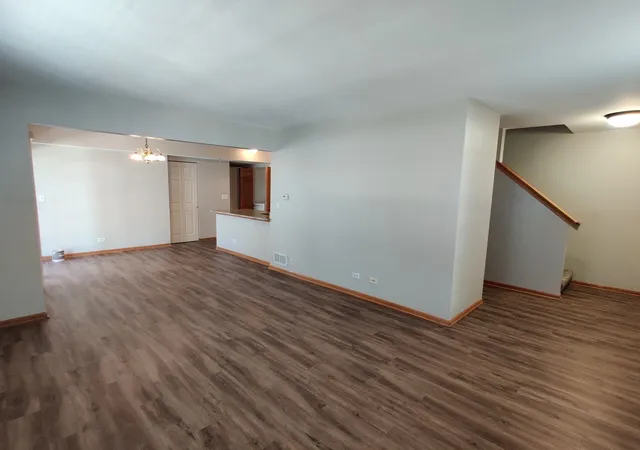 3rd image of 889 Symphony Dr, Aurora, IL 60504 | MLS# 12691841