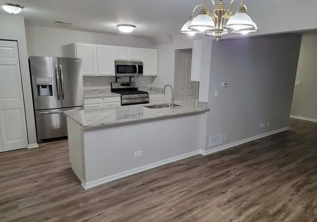4th image of 889 Symphony Dr, Aurora, IL 60504 | MLS# 12691841