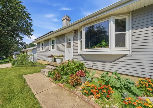 2nd image of 1225 Rutledge Rd, Bloomington, IL 61704 | MLS# 12691845