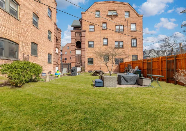 Homes for sale in Oak Park, IL | 116 S East Avenue, Oak Park, IL 60302 | Houzeo