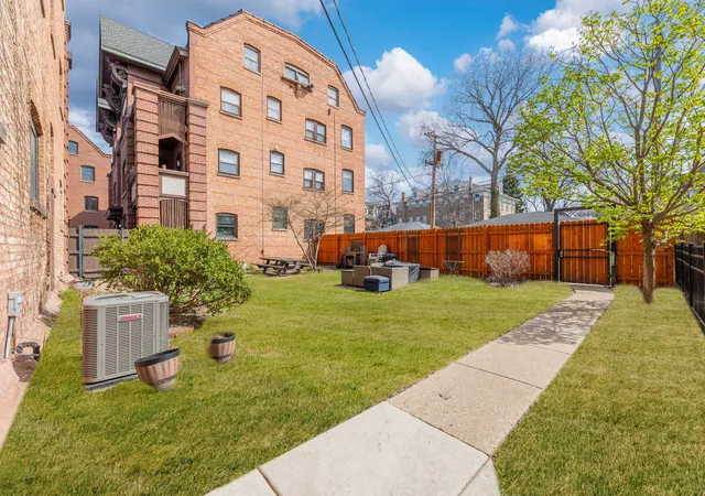 Homes for sale in Oak Park, IL | 116 S East Ave #1E, Oak Park, IL 60302 | MLS# 12691862