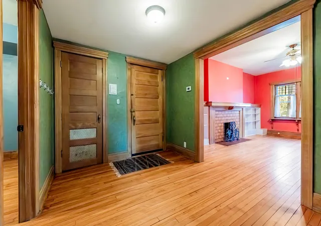 Homes for sale in Oak Park, IL | 116 S E Ave, Oak Park, IL 60302