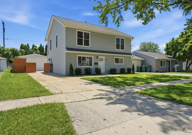 2nd image of 163 W Manchester Dr, Wheeling, IL 60090 | MLS# 12691885