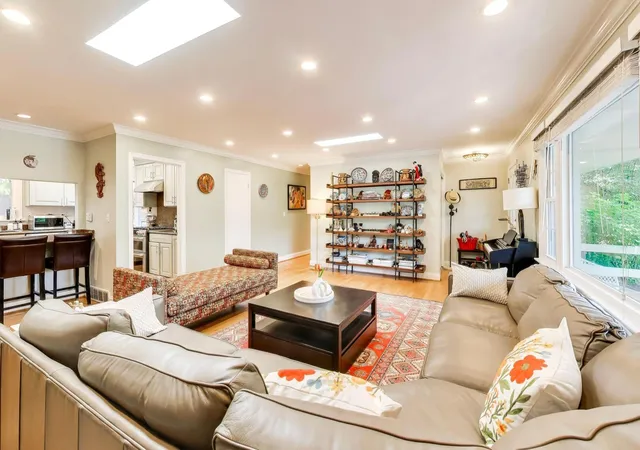 4th image of 1884 Penfold Pl, Northbrook, IL 60062 | MLS# 12691907