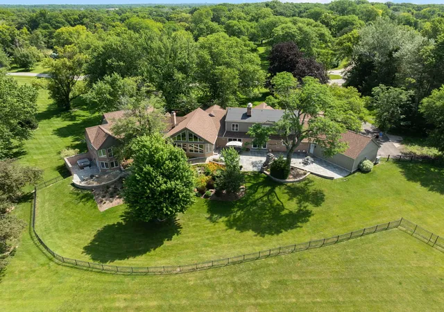 2nd image of 419 Caesar Dr, Barrington, IL 60010 | MLS# 12691919