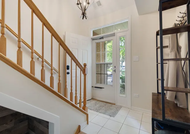 2nd image of 14547 Club Circle Dr, Oak Forest, IL 60452 | MLS# 12691921