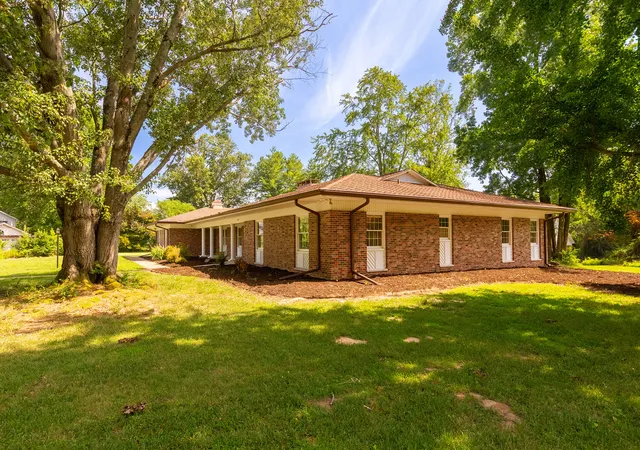 Homes for sale in Carbondale, IL | 604 N Beadle Dr, Carbondale, IL 62901 | MLS# 12691929