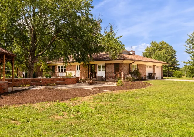 Homes for sale in Carbondale, IL | 604 N Beadle Dr, Carbondale, IL 62901 | MLS# 12691929
