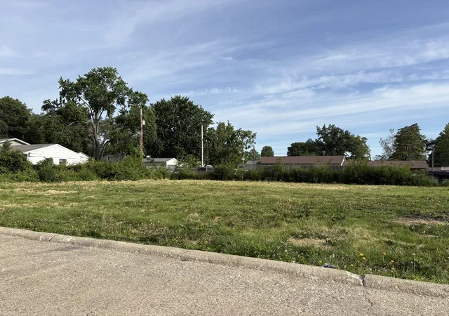 1st image of 1009 N Cunningham Ave, Urbana, IL 61802 | MLS# 12691931