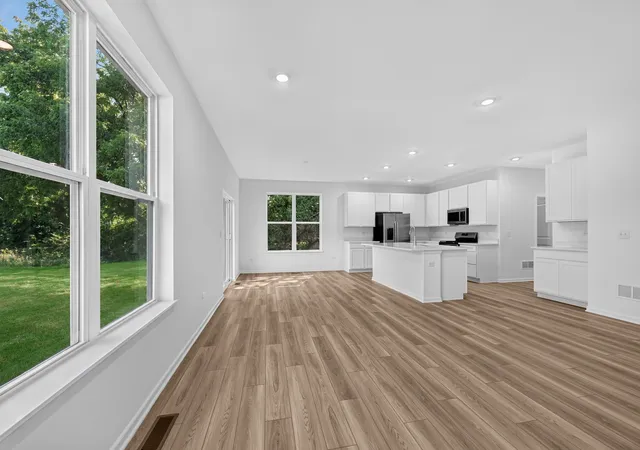 Photo 4 of Single family home for sale at 2030 Kenilworth Pl, Aurora, IL 60506 | MLS# 12691957 | Listing updated on 2026-09-15