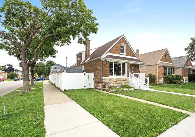 Homes for sale in Chicago, IL | 5701 S Mobile Ave, Chicago, IL 60638 | MLS# 12691960