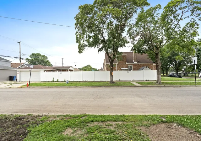 Homes for sale in Chicago, IL | 5701 S Mobile Ave, Chicago, IL 60638 | MLS# 12691960