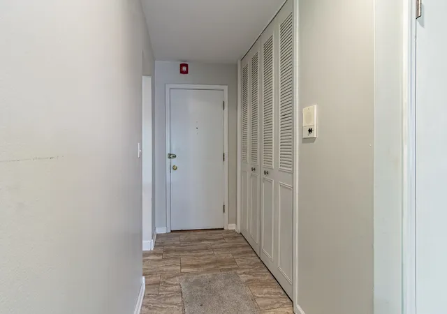 Homes for sale in Arlington Heights, IL | 711 E Falcon Dr #201, Arlington Heights, IL 60005 | MLS# 12691994