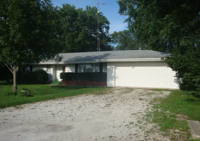 3rd image of 498 Park St, Cissna Park, IL 60924 | MLS# 12691996