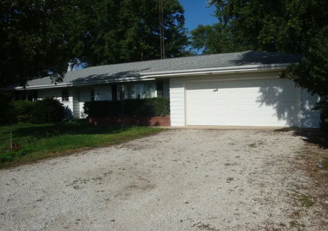 4th image of 498 Park St, Cissna Park, IL 60924 | MLS# 12691996