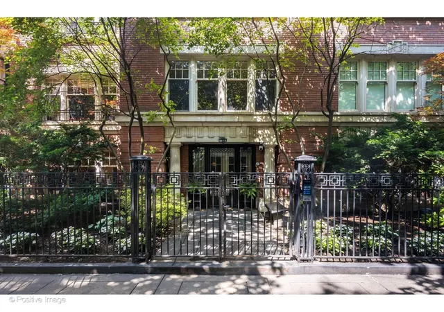 Homes for sale in Chicago, IL | 1350 N State Pkwy #GS, Chicago, IL 60610 | MLS# 12692005