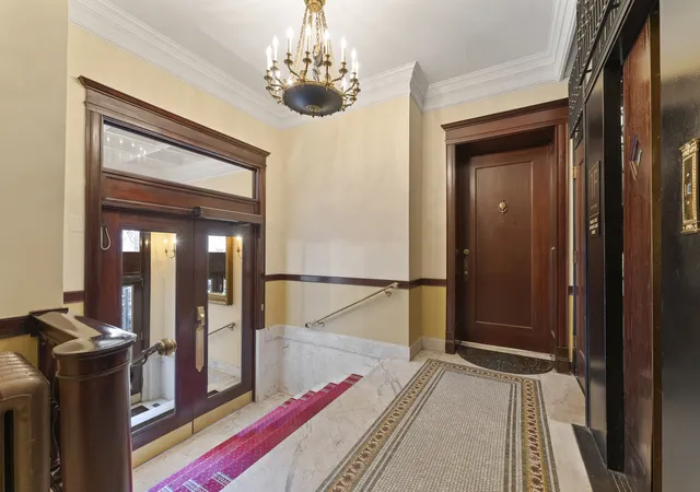 2nd image of 1210 N Astor St, Chicago, IL 60610
