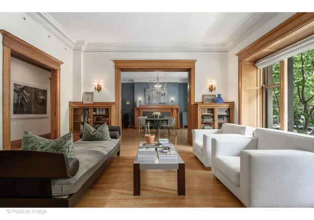3rd image of 1210 N Astor St #1B, Chicago, IL 60610 | MLS# 12692009