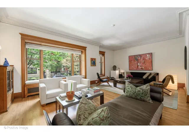 4th image of 1210 N Astor St #1B, Chicago, IL 60610 | MLS# 12692009