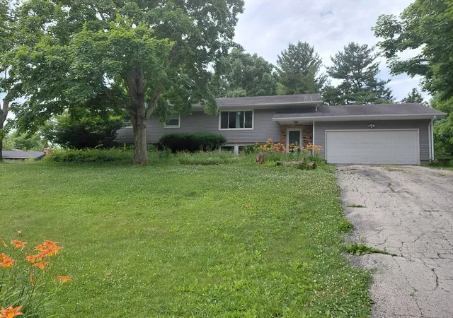 Homes for sale in Bloomington, IL | 19897 Lakewood Dr, Bloomington, IL 61705 | MLS# 12692039