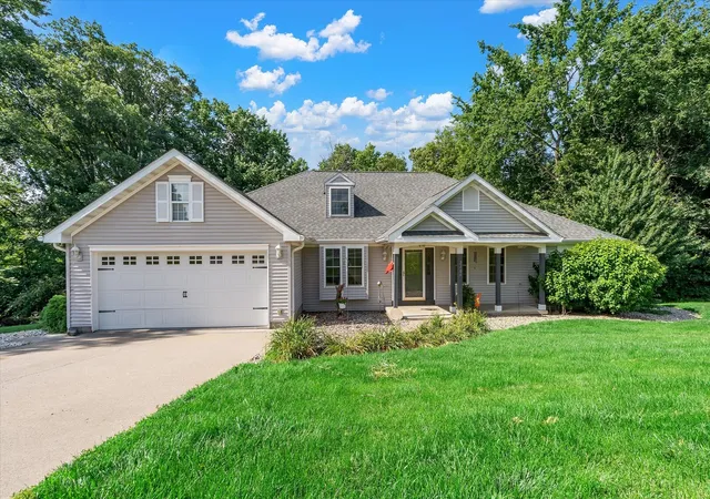 Photo 1 of Sale Pending at 2106 Skylane Dr, Muscatine, IA 52761 | MLS# 12692045 | Listing updated on 2026-08-17