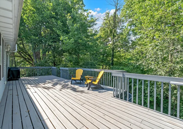 Photo 58 of Sale Pending at 2106 Skylane Dr, Muscatine, IA 52761 | MLS# 12692045 | Listing updated on 2026-08-17