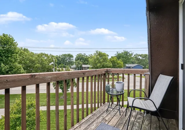 Homes for sale in Mokena, IL | 19380 Wolf Road, Mokena, IL 60448 | Houzeo