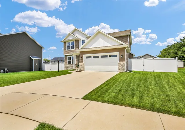 Photo 3 of Single family home for sale at 216 Red Bud Dr, Mahomet, IL 61853 | MLS# 12692063 | Listing updated on 2026-09-03