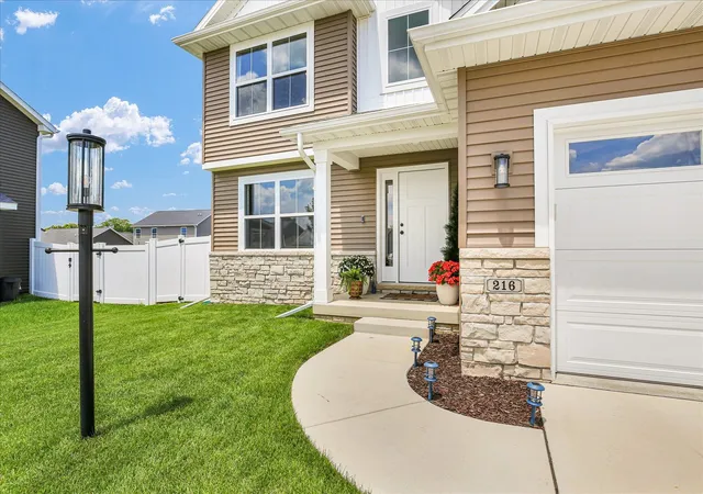 Photo 3 of Single family home for sale at 216 Red Bud Dr, Mahomet, IL 61853 | MLS# 12692063 | Listing updated on 2026-09-03