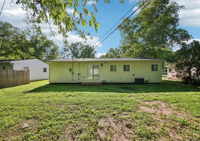 27th image of 2804 Old Oak Dr, Mc Henry, IL 60050 | MLS# 12692066