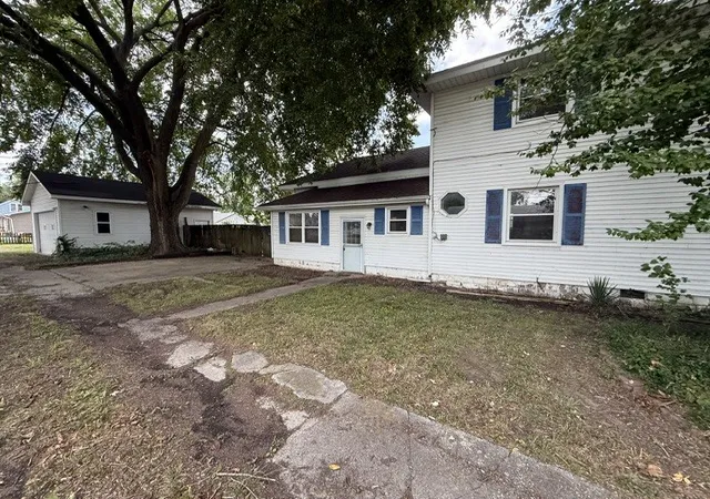3rd image of 1110 E Oak St, West Frankfort, IL 62896 | MLS# 12692067