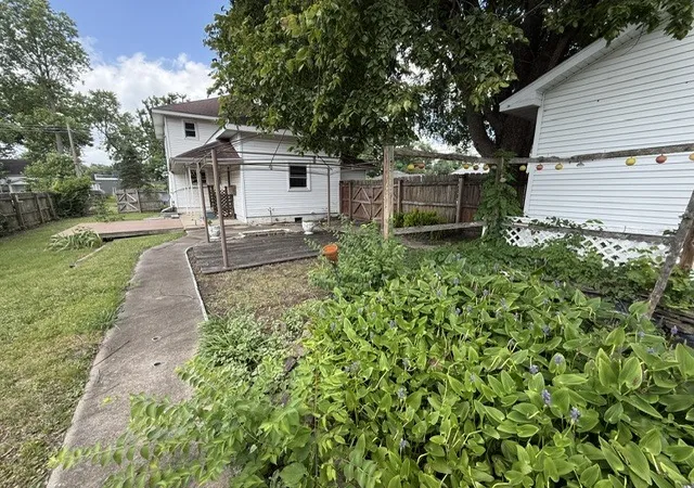 4th image of 1110 E Oak St, West Frankfort, IL 62896 | MLS# 12692067