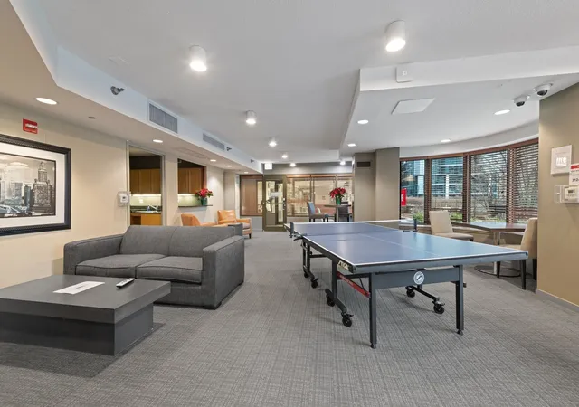 Homes for sale in Chicago, IL | 400 N La Salle Drive, Chicago, IL 60654 | Houzeo