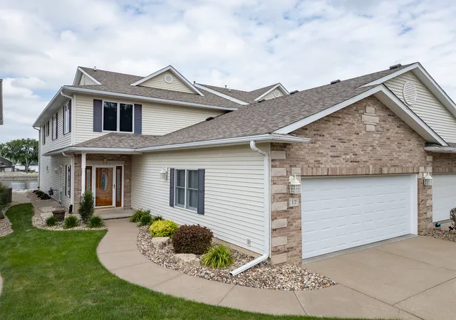 Homes for sale in Hampton, IL | 17 Villa Dr, Hampton, IL 61256 | MLS# 12692074