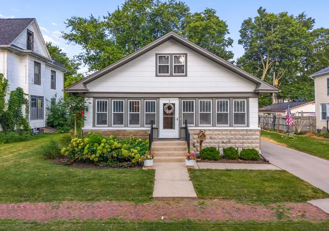 Photo 1 of Single family home for sale at 711 N Mill St, Pontiac, IL 61764 | MLS# 12692081 | Listing updated on 2026-09-22