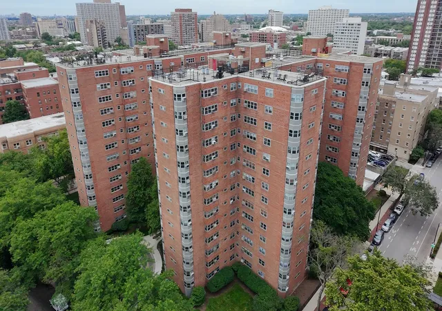 3rd image of 4980 N Marine Dr, Chicago, IL 60640