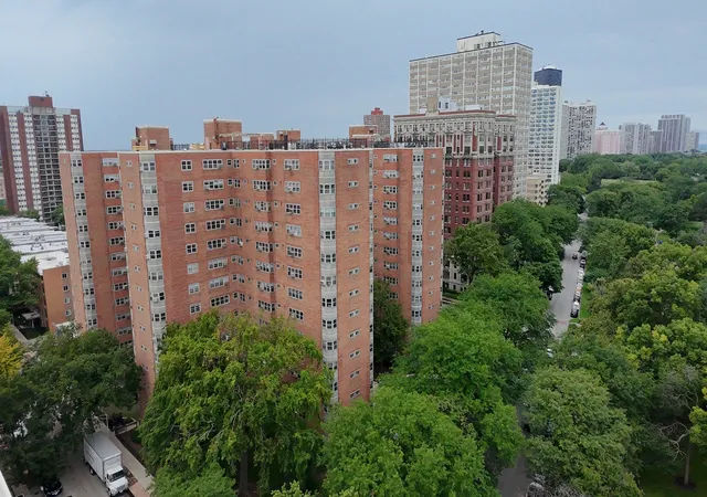 2nd image of 4980 N Marine Dr, Chicago, IL 60640