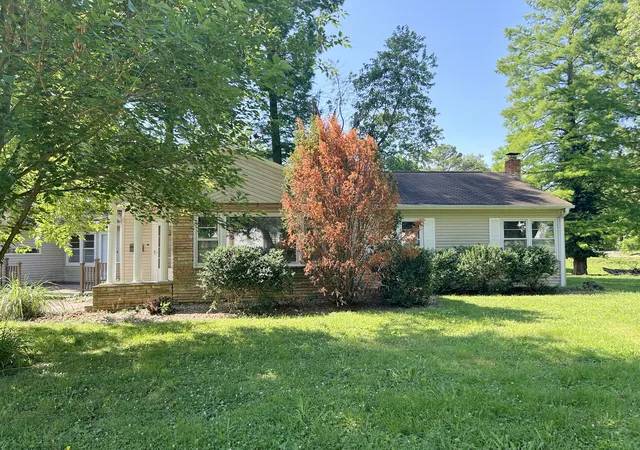 Homes for sale in Duquoin, IL | 515 E Cedar Ave, Duquoin, IL 62832 | MLS# 12692104