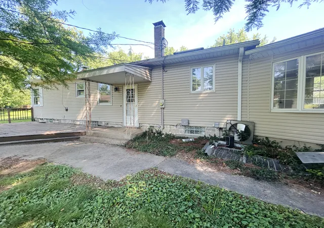 Homes for sale in Duquoin, IL | 515 E Cedar Ave, Duquoin, IL 62832 | MLS# 12692104