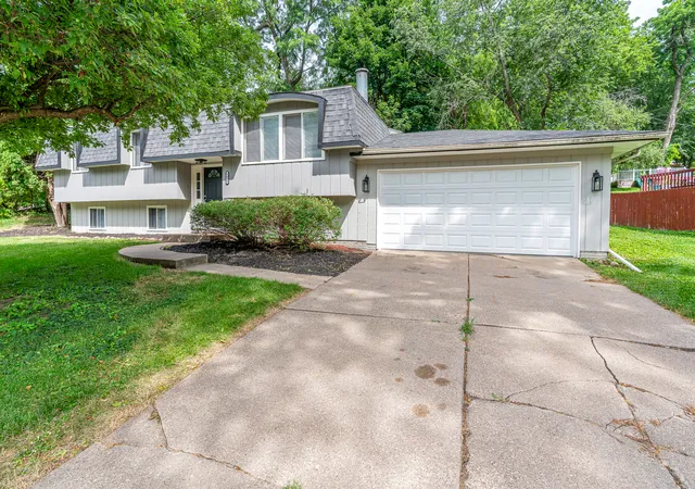 Photo 1 of Single family home for sale at 4430 Canterbury Ln, Davenport, IA 52806 | MLS# 12692112 | Listing updated on 2026-10-18