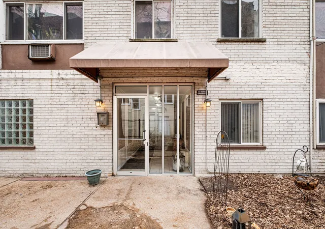 Homes for sale in Chicago, IL | 1441 W Farwell Ave, Chicago, IL 60626