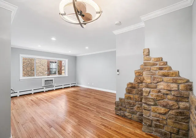 Homes for sale in Chicago, IL | 1441 W Farwell Ave, Chicago, IL 60626