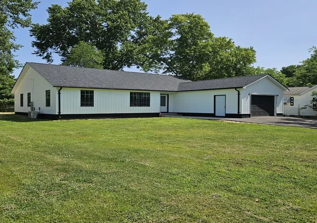 3rd image of 900 Oregon St, Carterville, IL 62918 | MLS# 12692145